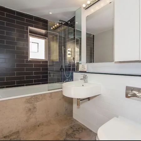Διαμέρισμα 2 Bedroom With Private Patio